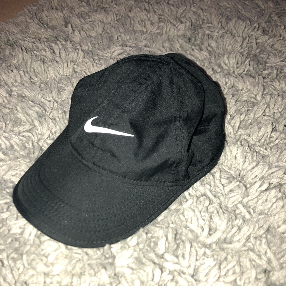 black nike hat